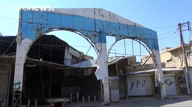 Szíria: hordóbomba egy piacra, légicsapás egy kórházra