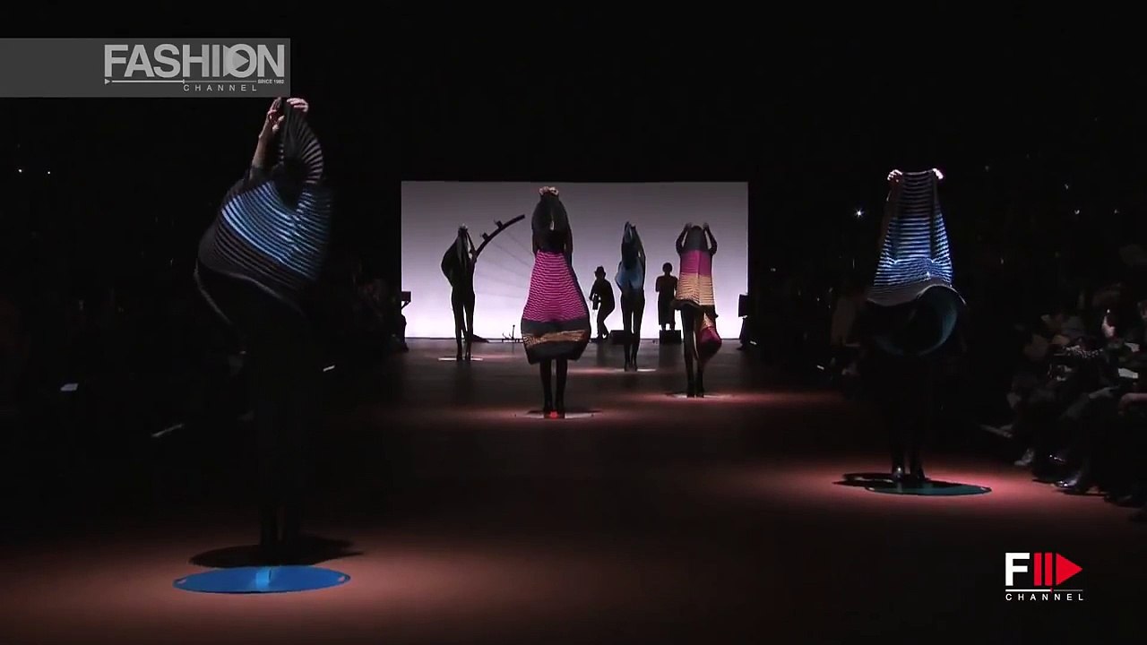 "ISSEY MIYAKE" Autumn Winter 2014 Paris by Fashion Channel