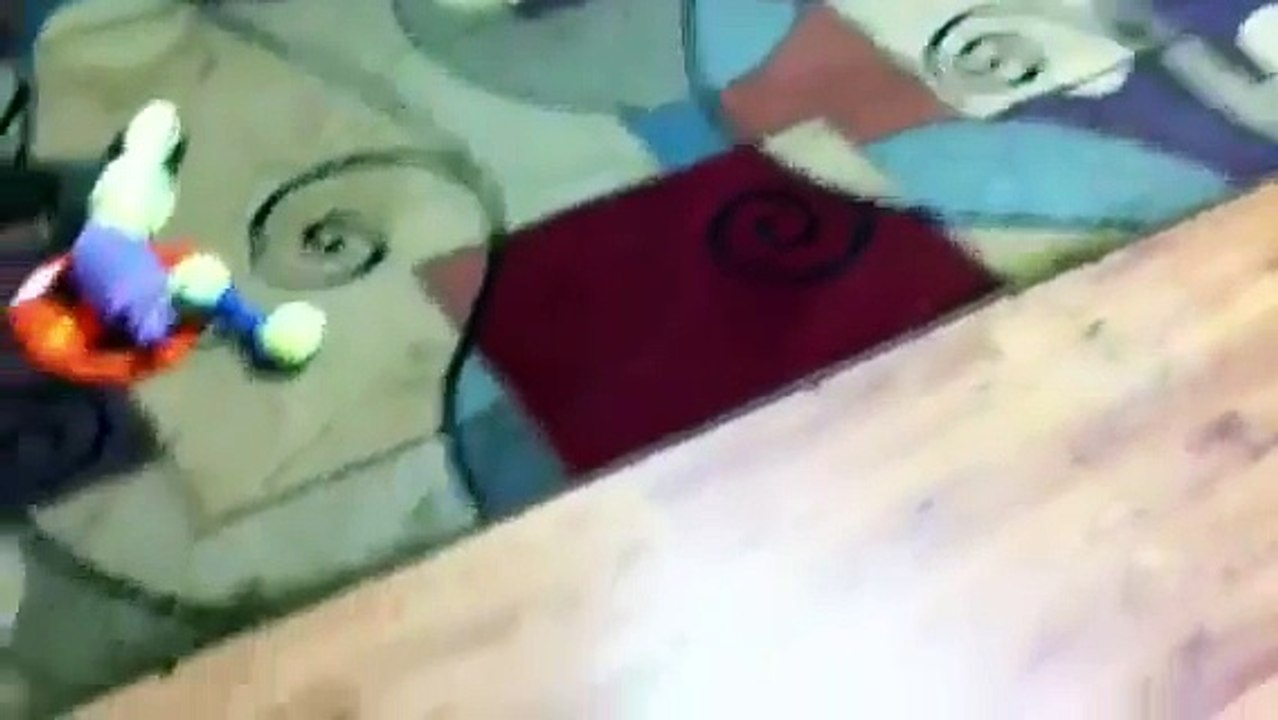 Son chien fait caca sur le plancher et l'aspirateur-robot tente de le ramasser... attendez de voir le gâchis!