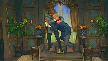 Bryan Cranston et Jimmy Fallon suspendus en lévitation dans une parodie de soap opera