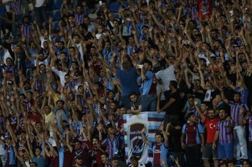 Trabzonspor-Bursaspor Maçında Tribünlerde Olay Çıktı