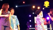 เอม น้ำ AF11  และคุณแม่ ใน เพลง อยากบอกเธอเหลือเกิน