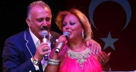 Faik Öztürk'ün Fotoğrafı Safiye Soyman'ı Kızdırdı