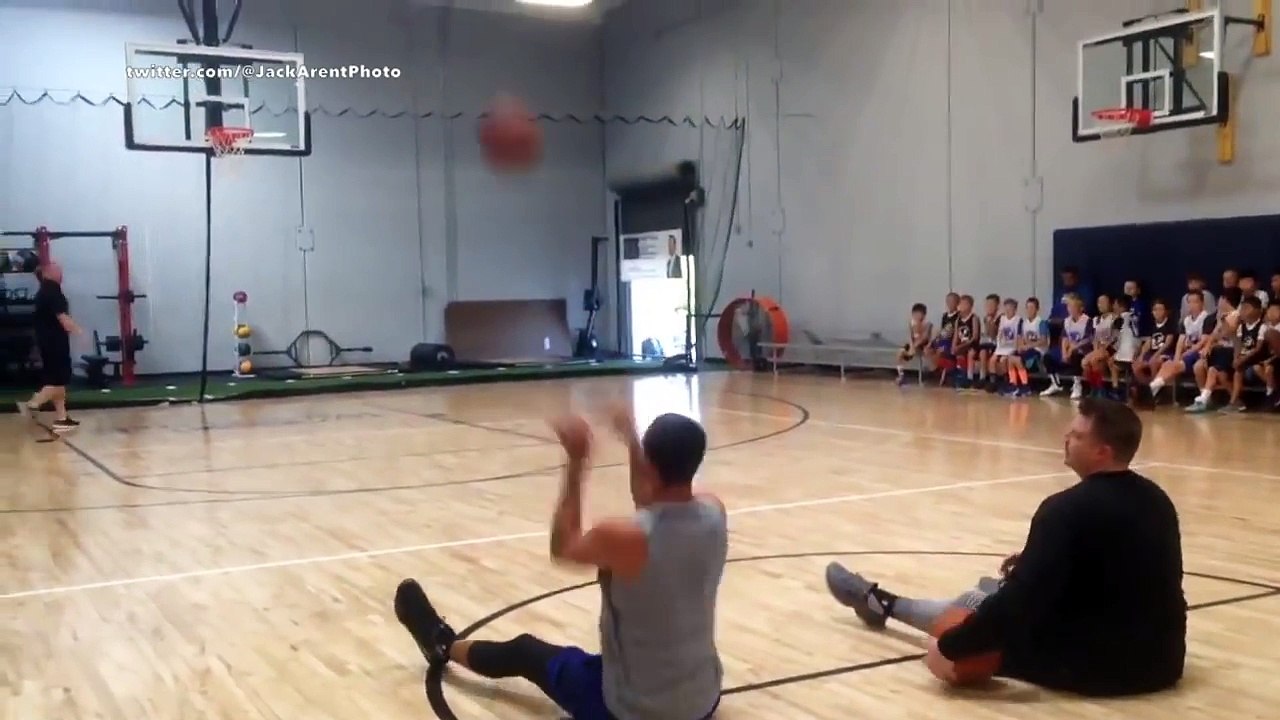 Assis, Stephen Curry marque du milieu du terrain !