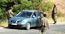 PKK'lılar Yol Kesip Araç Yaktı, Aşiret Mensubu 2 Kişiyi Kaçırdı