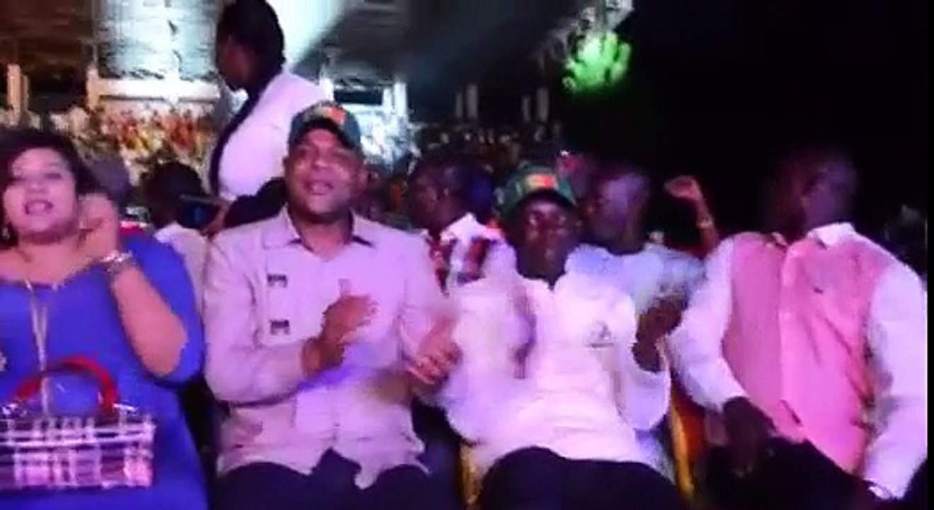 MAME MBAYE NIANG chante à mi voix