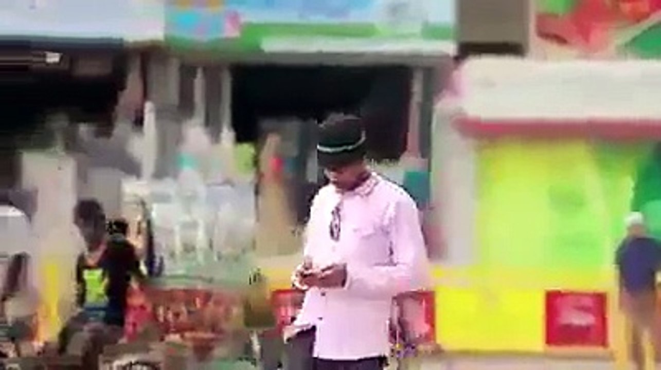 Do not use mobile on the move