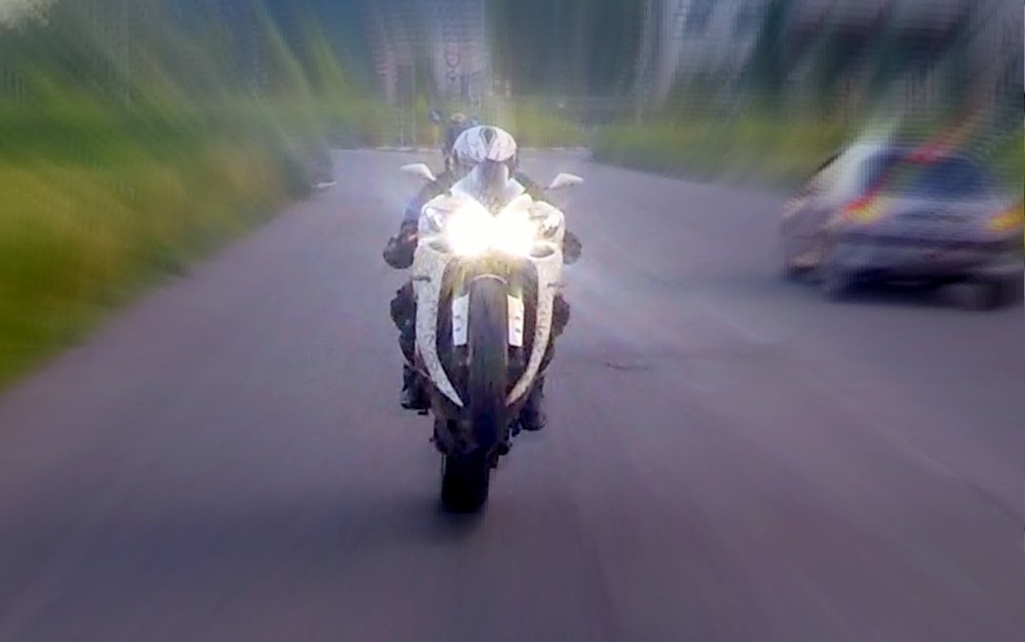 WALKAROUND YAMAHA R1, R6 & BMW C 600 SPORT