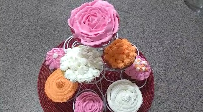 Simi Shows 9 Baking & Icing Cup Cakes