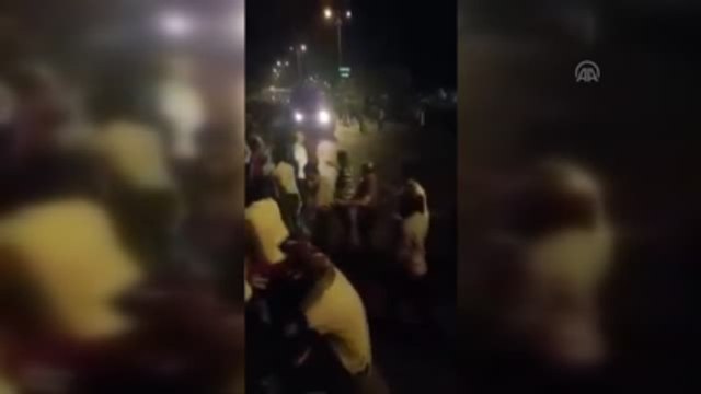 Fetö'nün Darbe Girişimi - Darbeci Askerlerin Tankla Vatandaşları Yaralaması - İstanbul