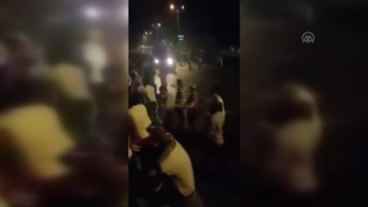 Fetö'nün Darbe Girişimi - Darbeci Askerlerin Tankla Vatandaşları Yaralaması - İstanbul