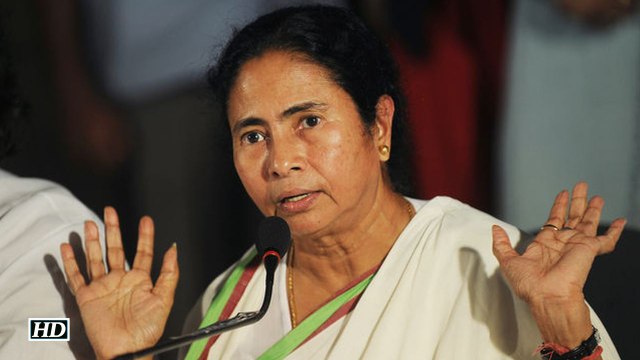 Mamta Banerjee SHOCKED to see HARASSED Shah Rukh Khan