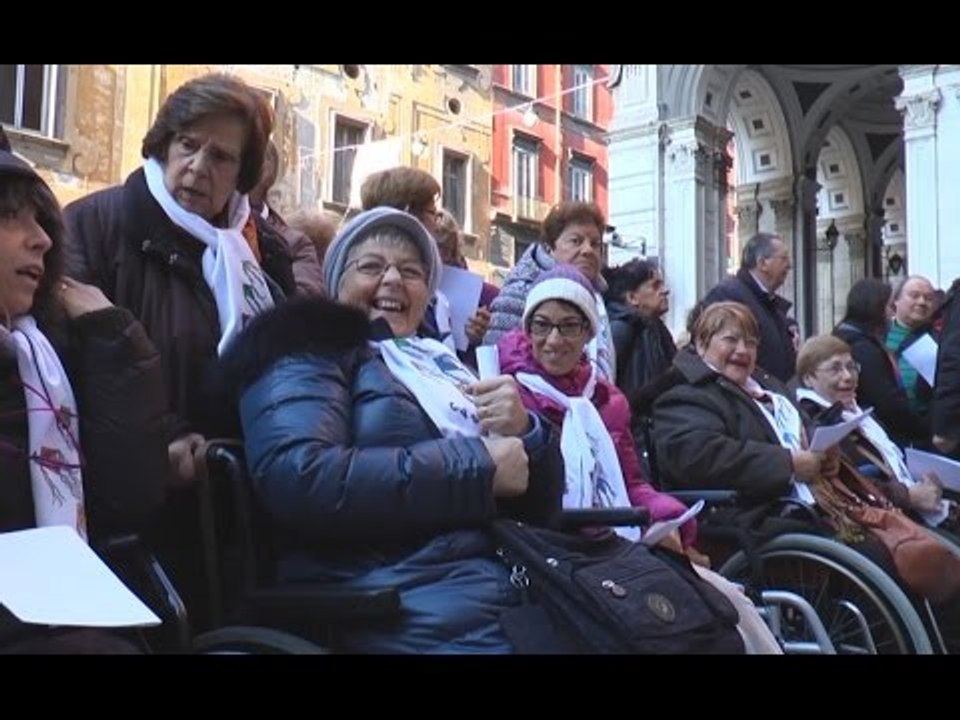 Napoli - Pochi fondi per i servizi sociali, è polemica (11.08.16)