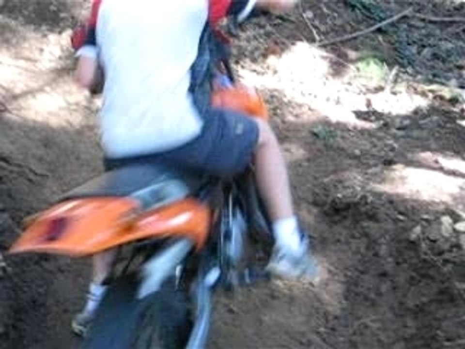 chute en mbk x-limit sur un terrain de cross