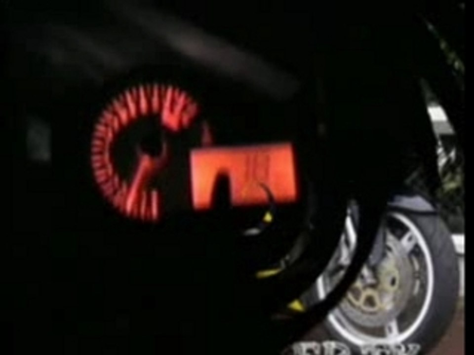 Moto Stunt Gsxr-750 A 321 Kmh (Gyxxer Tk)