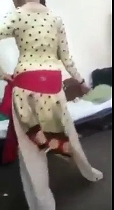 Punjabi girl dance on aik jawani tari - Indian Pakistani home girl mast dance