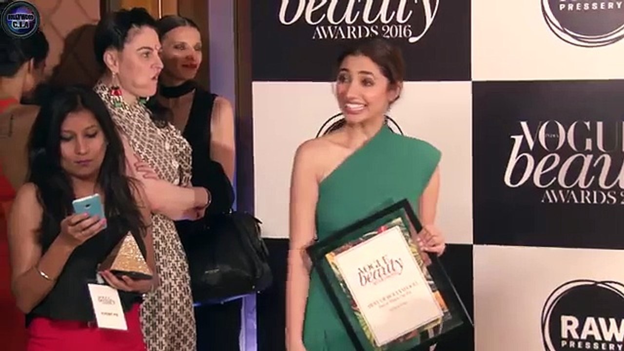 Mahira Khan Raees actressFIRST Public Appearance & INTERVIEW