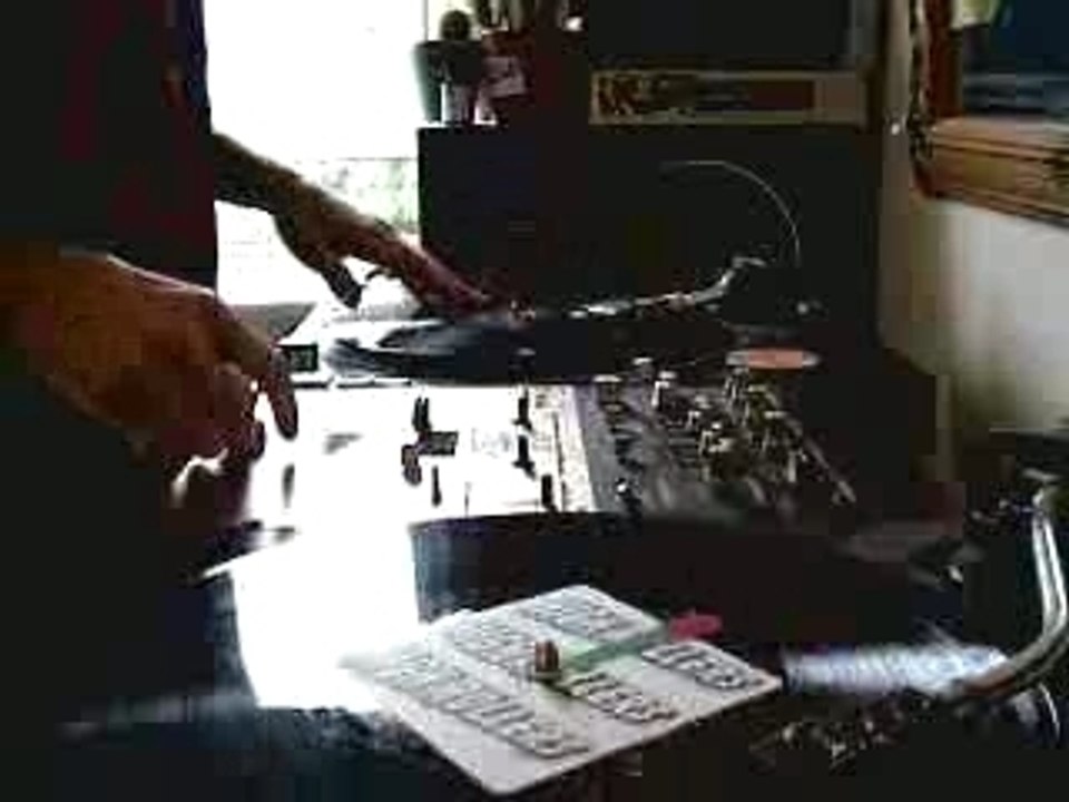 scratching and juggling - DJ ELGEE / DIZZY JUGGLE