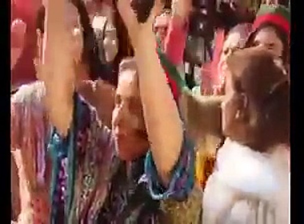 PTI Beautiful Girls Dance in Imran Khan Lahore Jalsa