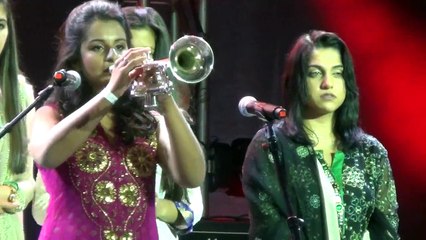 Pakistani National Anthem Sung By An American Pakistani Girl In A Ceremony