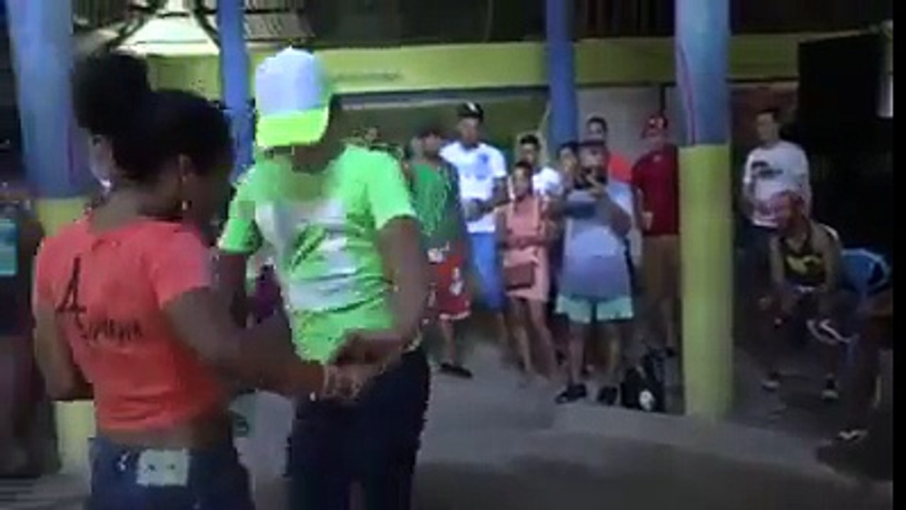 BACHATA (BAILANDO BACHATA MODERNA PART 1)