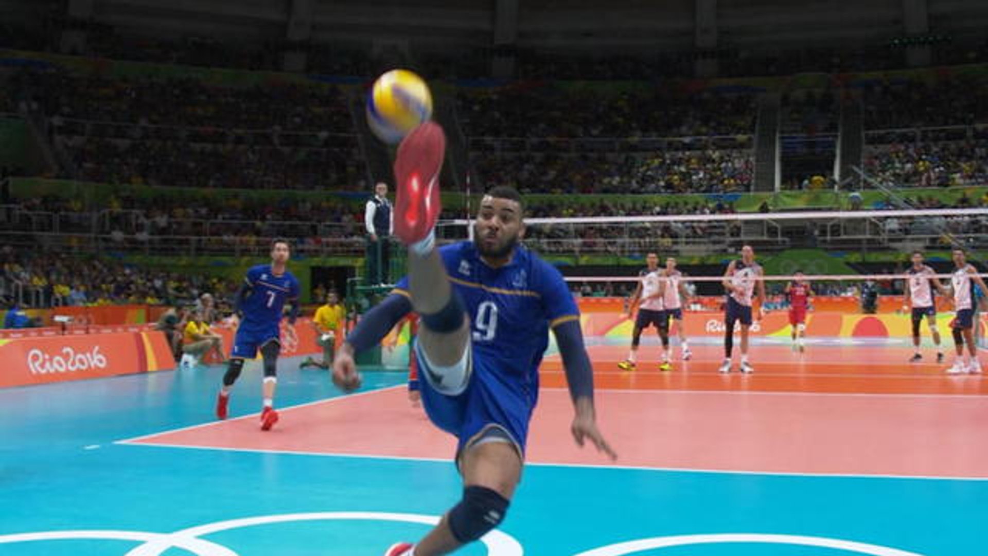 Volley - Earvin Ngapeth balle au pied ! - Vidéo Dailymotion