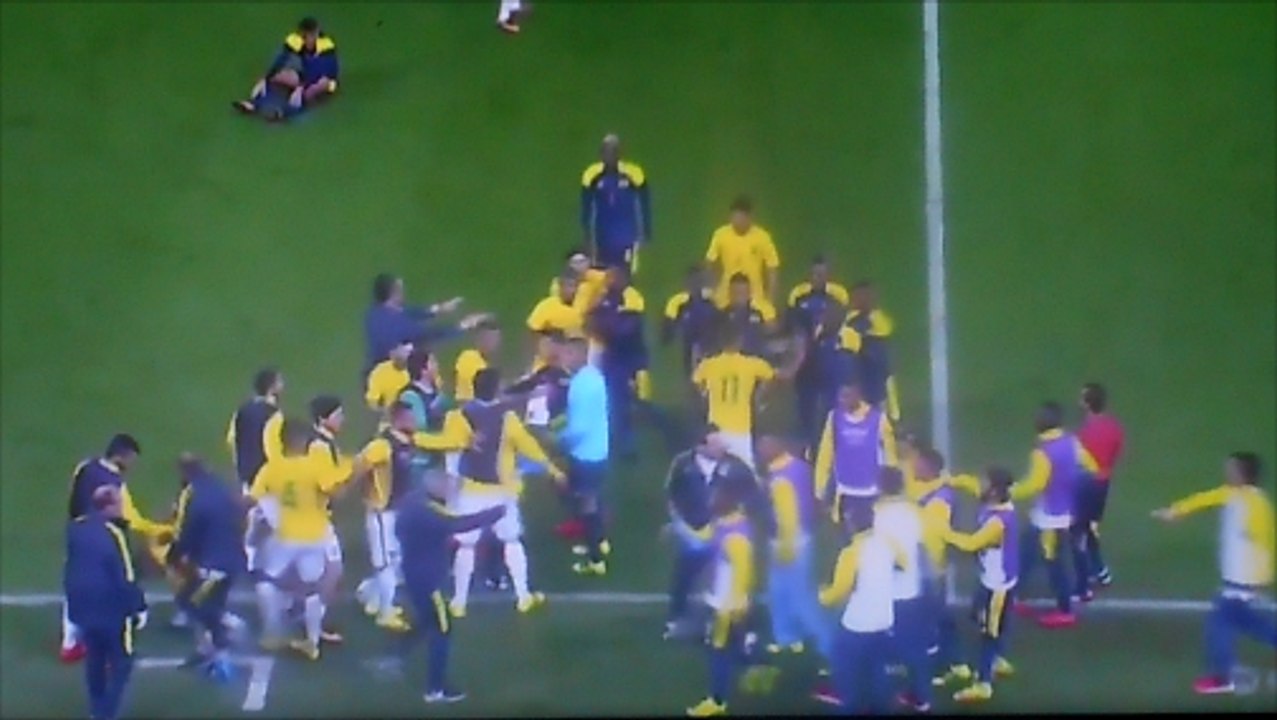 Neymar Starts A Big Brawl After A Foul vs Colom...