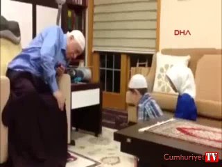 Adil Öksüz, Gülen'in dizinin dibinde
