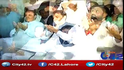 Hamza Shahbaz offered buy a sherwani to Imran Khan