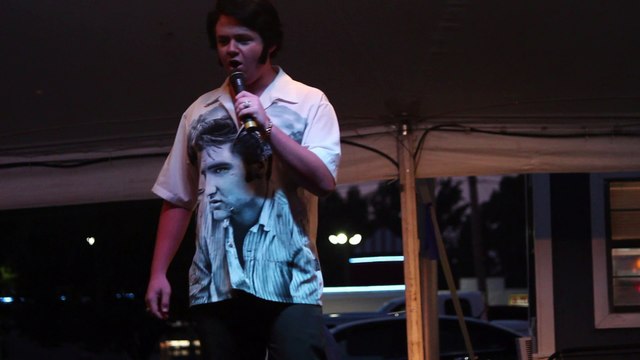 Nick Perkins sings 'Rubberneckin' Elvis Week 2016