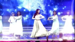 maira khan performance on Lux style