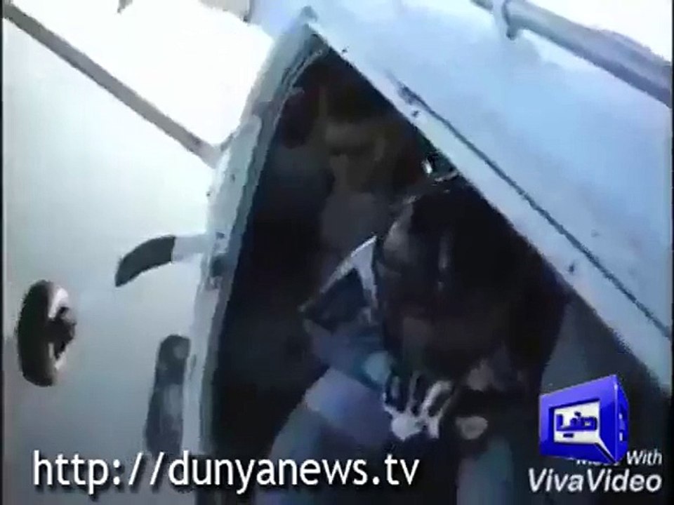 Watch PAF officer para-trooping with national flag