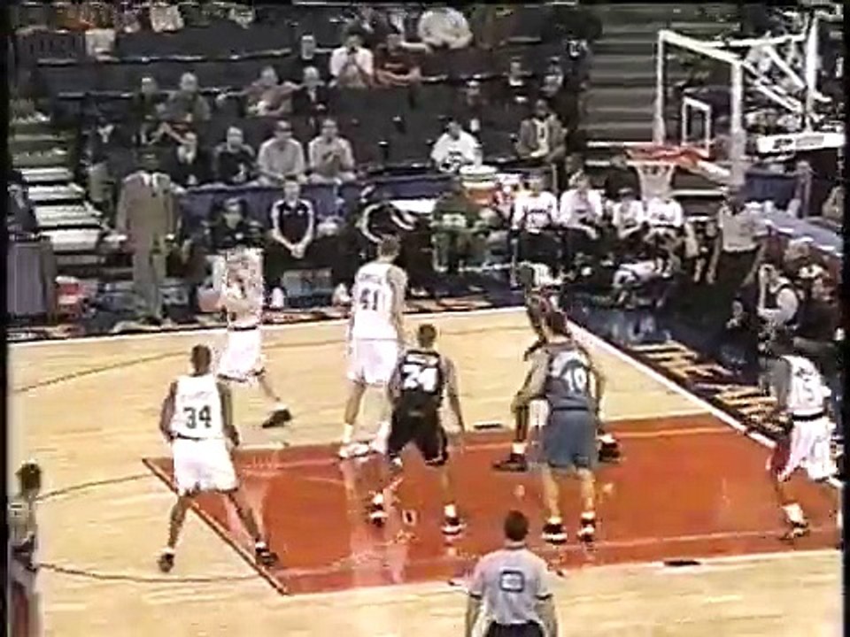 Jason Williams Is Physically Incapable of Making a Routine Chest Pass