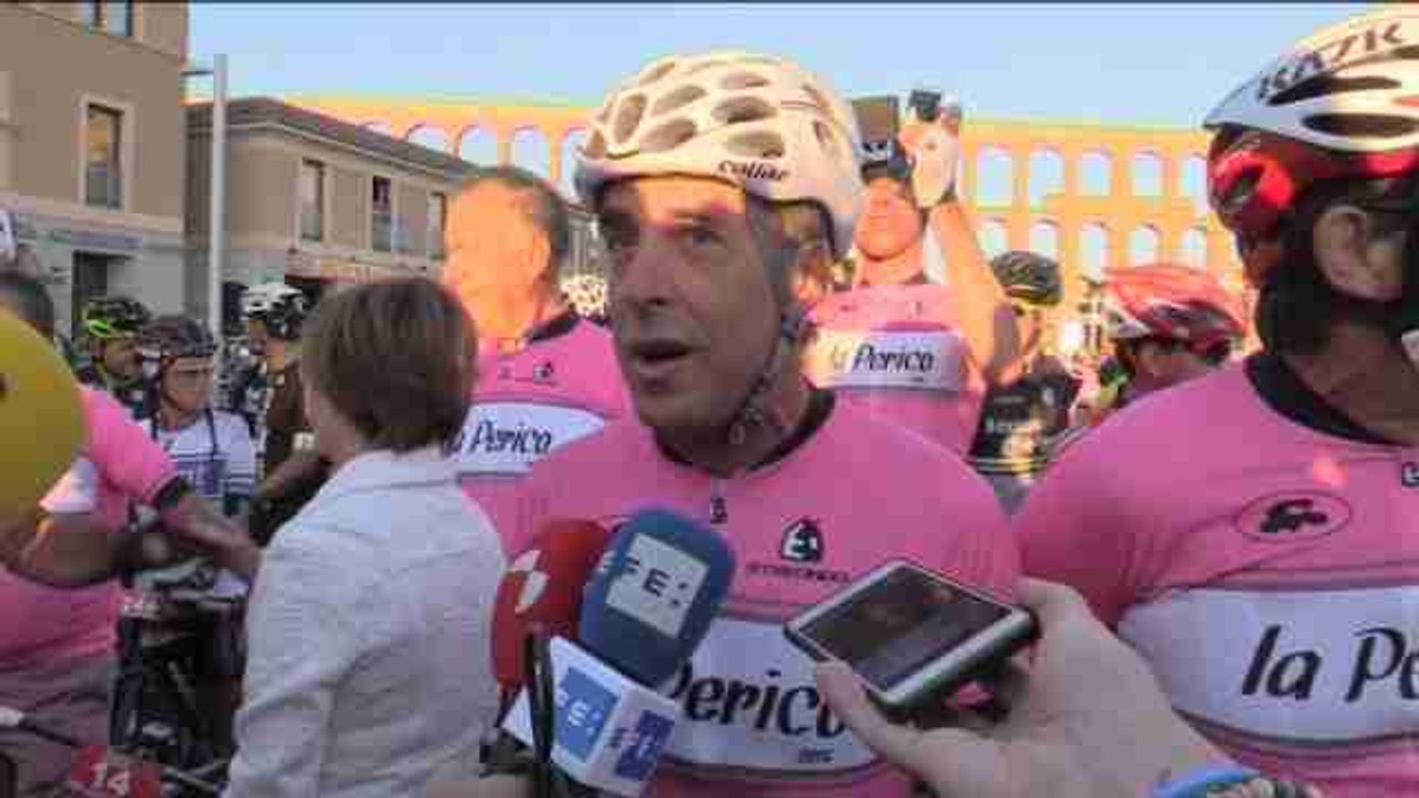 2.500 ciclistas acompañan a Pedro Delgado en su marcha por Segovia