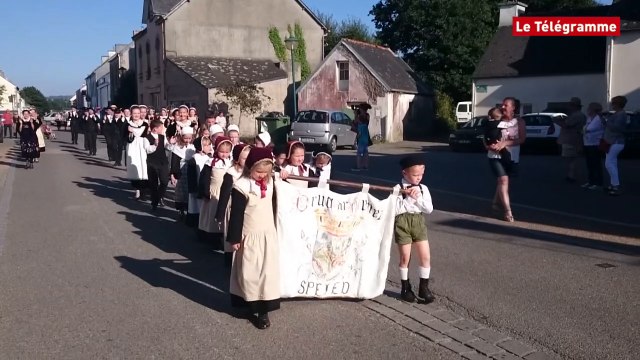 Spézet (29). Un défilé haut en couleurs