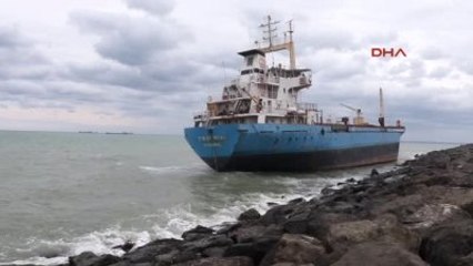 Samsun Hacizli Gemi Şiddetli Karayel Nedeniyle Karaya Oturdu