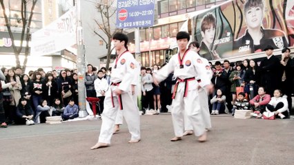 Ktigers Taekwondo street performance @Hongik Univ. K타이거즈 태권도 홍대 길거리공연