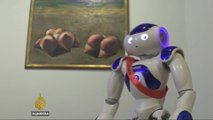 Robot serves as art guide at Australian gallery
