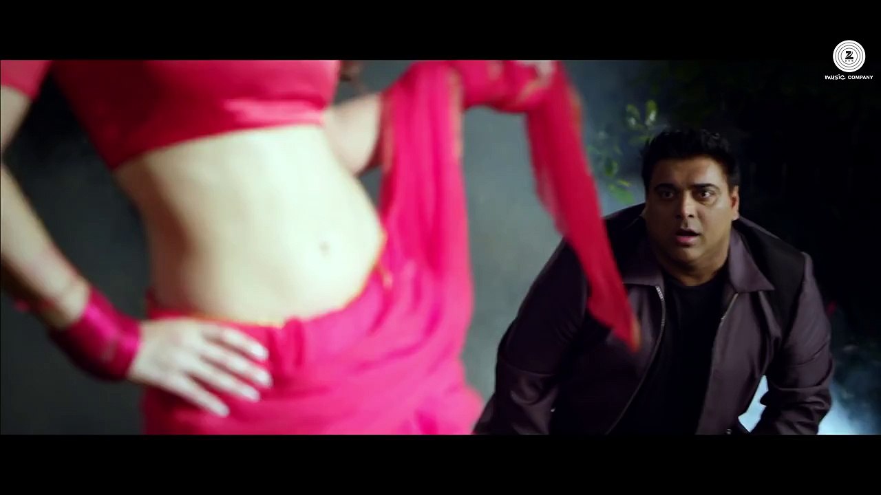 Sunny Leone Hot sexy Look | Kuch Kuch Locha Hai First Look Out Now