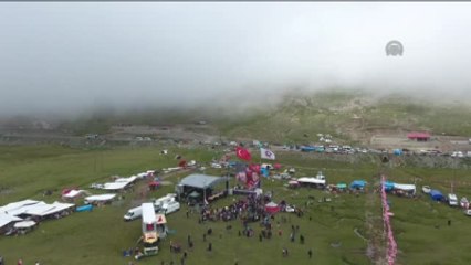 2 Bin 640 Rakımlı Dağda "Demokrasi Şöleni"