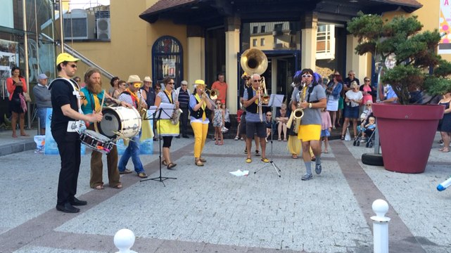 La fanfare l'Étoile cirée en concert