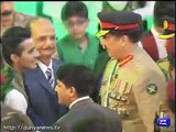 Army Chief Frankly Meets People In Independence Day Ceremony, Watch How People Rush To Him