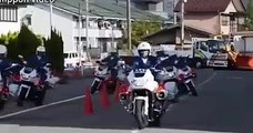 Magnifique démonstration des motards de la police