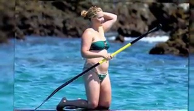 Amy Schumer Dons A Bikini While Paddle Boarding in Hawaii(240)