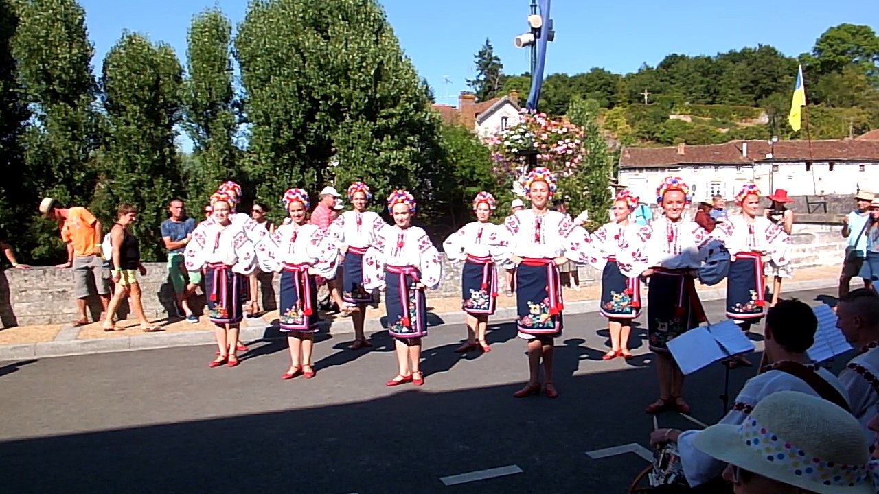 CONFOLENS 2016 - UKRAINE - Ensemble Horytsvit de Lviv - 01