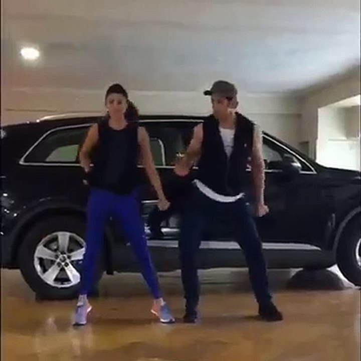 Jacqueline Fernandez & Hrithik Roshan do beat pe booty challenge