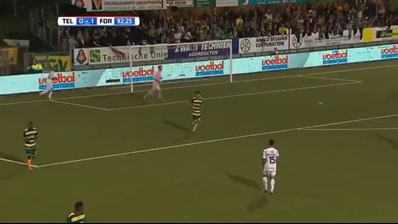 Goalkeeper makes comical error