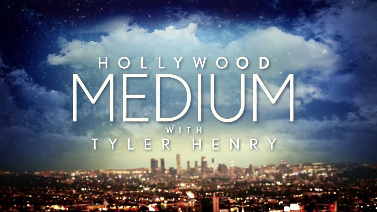 Tyler Henry Visits Famed Laugh Factory in Hollywood | Hollywood Medium with Tyler Henry | E!