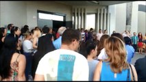 Populares e amigos fazem vigília na porta de hospital pela saúde de Audifax Barcelos