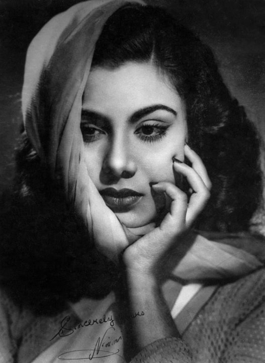 Aaj mere man mein sakhi bansri bajye pyar bhare geet koi bar bar gaye=1952